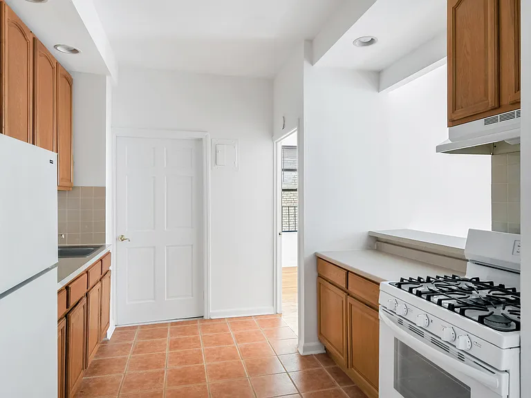 920 Riverside Dr #42B — Photo 2