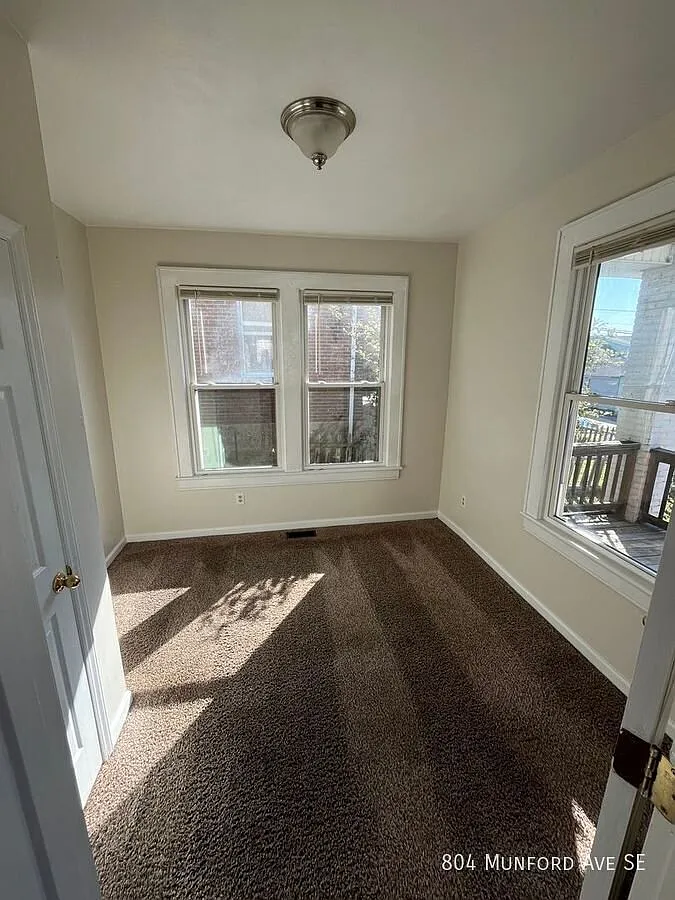 Newly Renovated 3 Bed 1 Bath Close to Greenway! — Photo 3