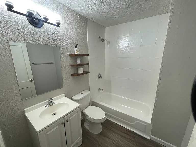 704 E Defee Ave — Photo 12