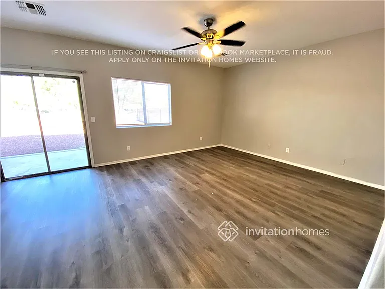 2207 N 92nd Gln — Photo 8