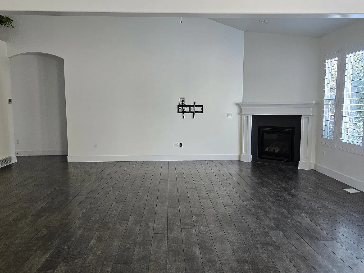 4 bed, 3.5 bath, 2400 sqft, $3,200 — Photo 4