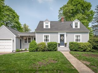 9 Arlington St, South Hamilton, MA 01982