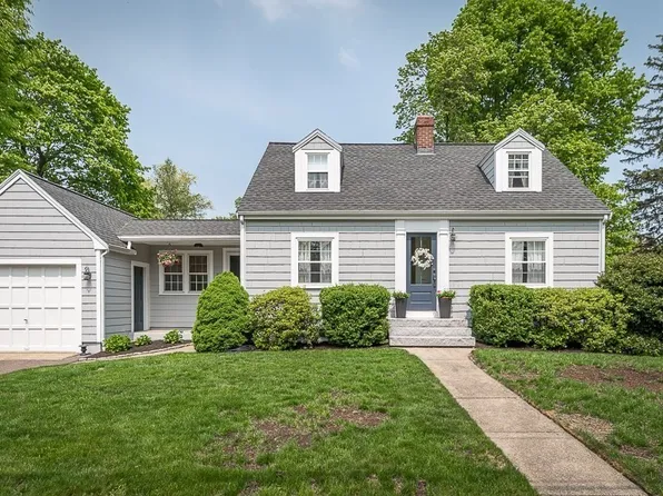 9 Arlington St, South Hamilton, MA 01982