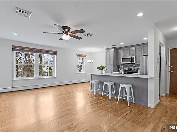 3rd image of 364 E Ridgewood Ave APT 6