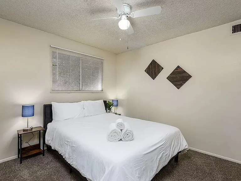 635 E Manhatton Dr — Photo 7