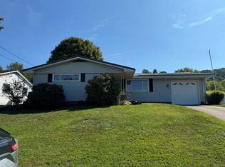 542 Greenbriar Ct, New Martinsville, WV 26155
