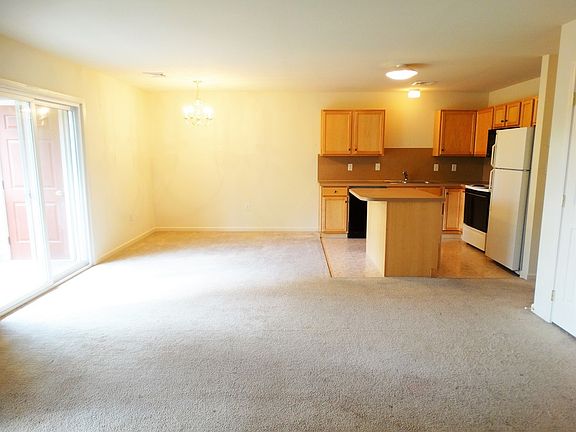 Dining Area & Kitchen