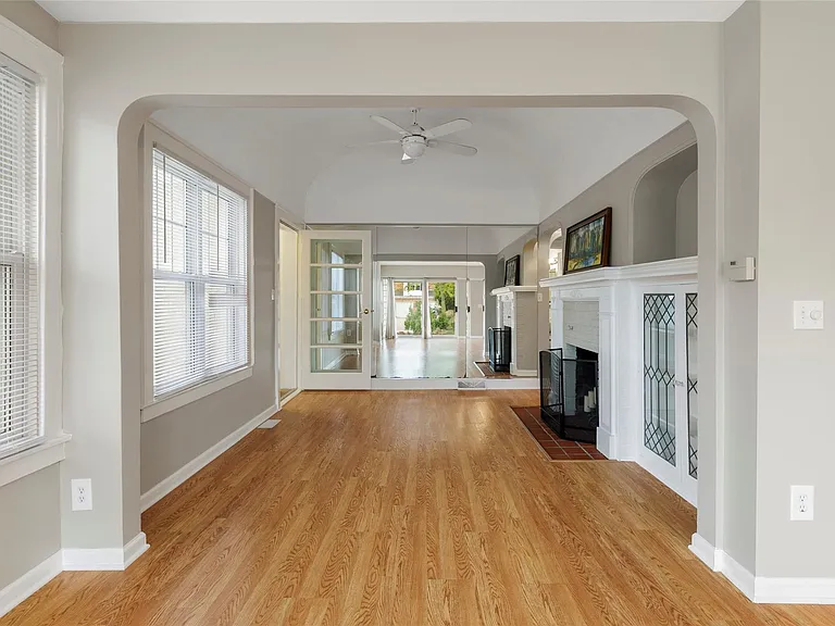 33316 Jefferson Ave — Photo 11