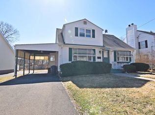 40 Winslow Dr, West Haven, CT 06516