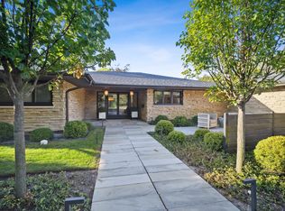 694 Sunset Ln, Glencoe, IL 60022