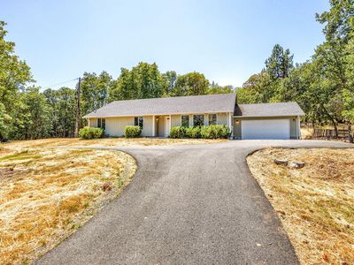 1090 Saratoga Way, Grants Pass, OR, 97526
