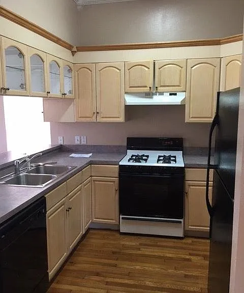 4122 Drake St — Photo 3
