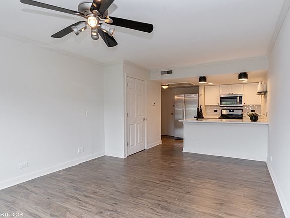 4th image of 140 W Wood St Unit 109