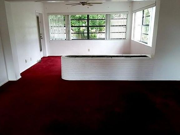 3rd image of 1077 Carolina Ave