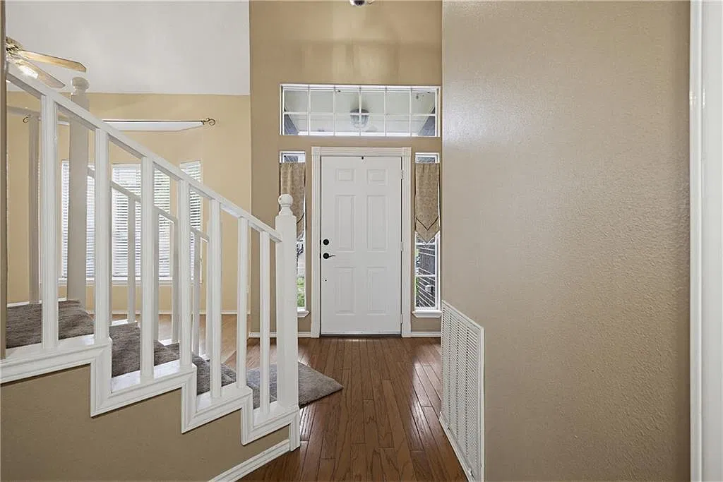 3 bed, 2.5 bath, 1716 sqft, $2,150 — Photo 4