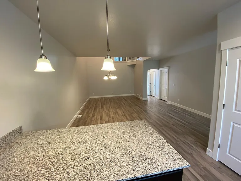 407 N 360 W — Photo 4