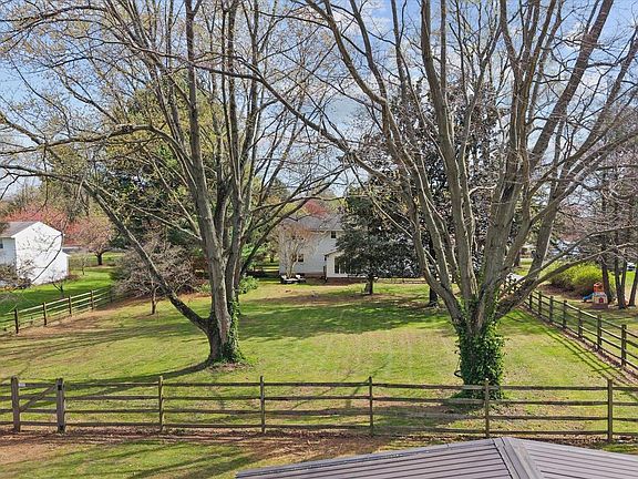 5th image of 447 Chambers Rock Rd