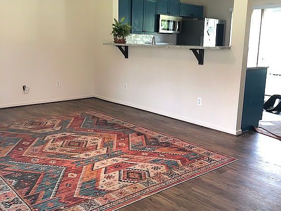 GREAT ROOM WITH GRANITE BAR