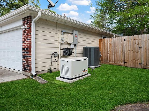 3rd image of 21893 Pinewilde Ct