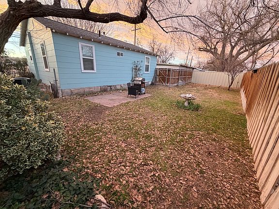 3rd image of 998 N 6th St