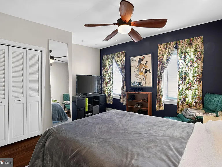 2623 Emerald St — Photo 19