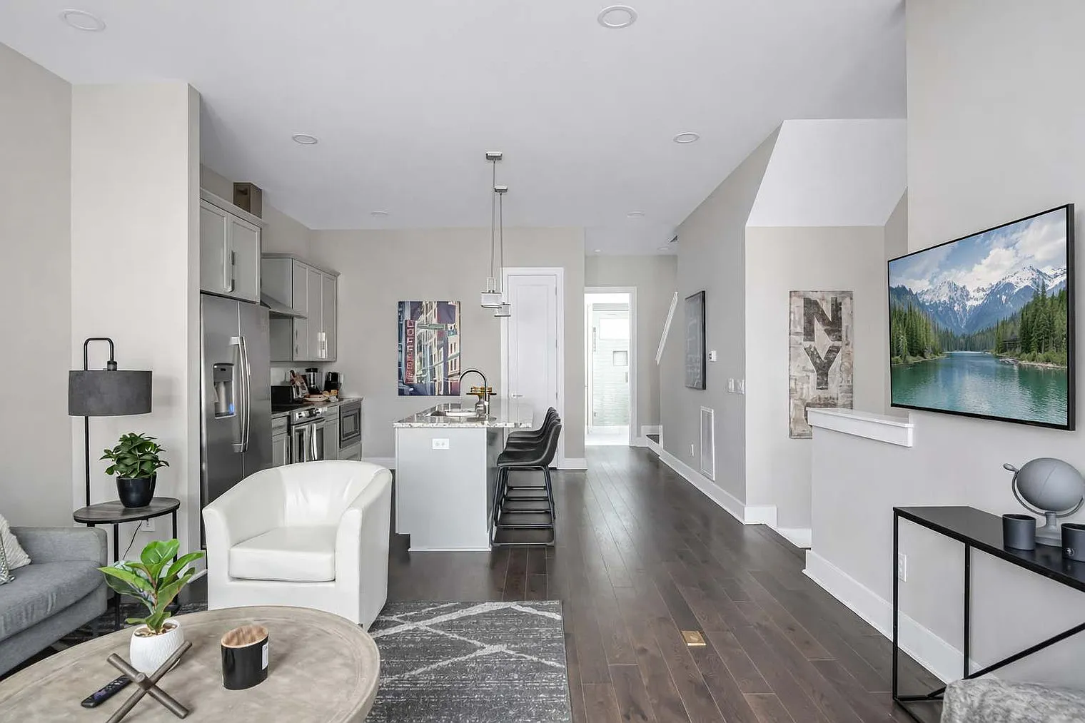 8 bed, 8.0 bath, $11,856 — Photo 4