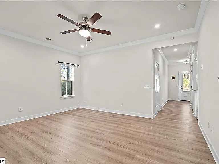 73 Connaught Ct — Photo 17