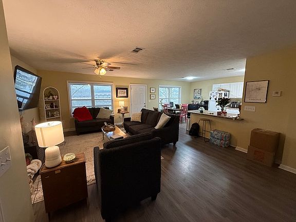 4th image of 219 Graduate Hill Dr