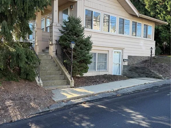 17 W High St APT 2, Nazareth, PA 18064