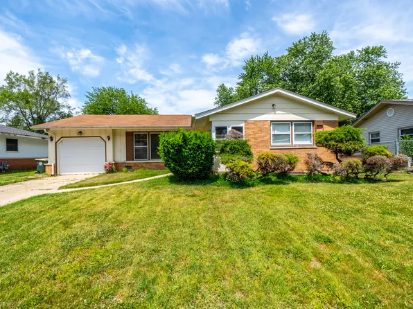 214 Greenbriar St, Elk Grove Village, IL 60007