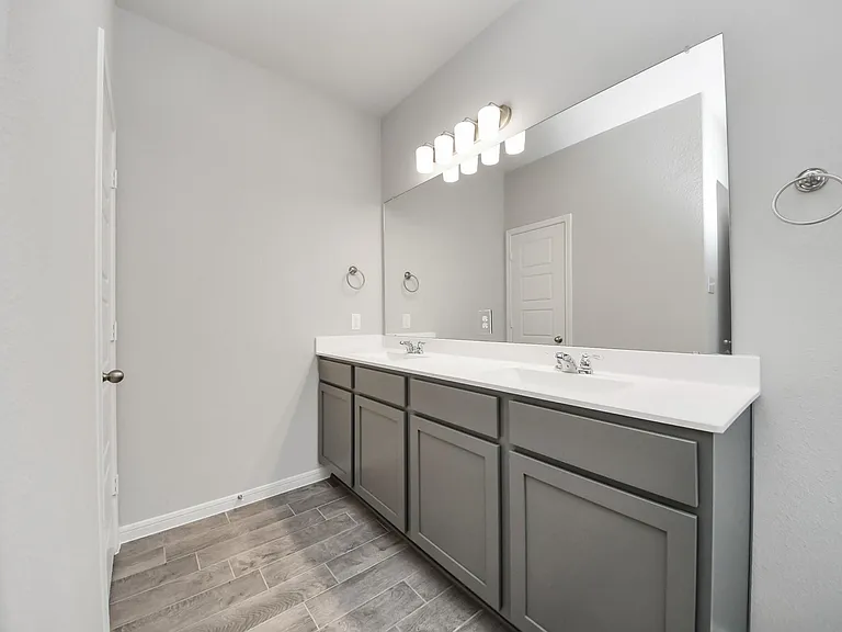 22826 Xanthos St — Photo 31