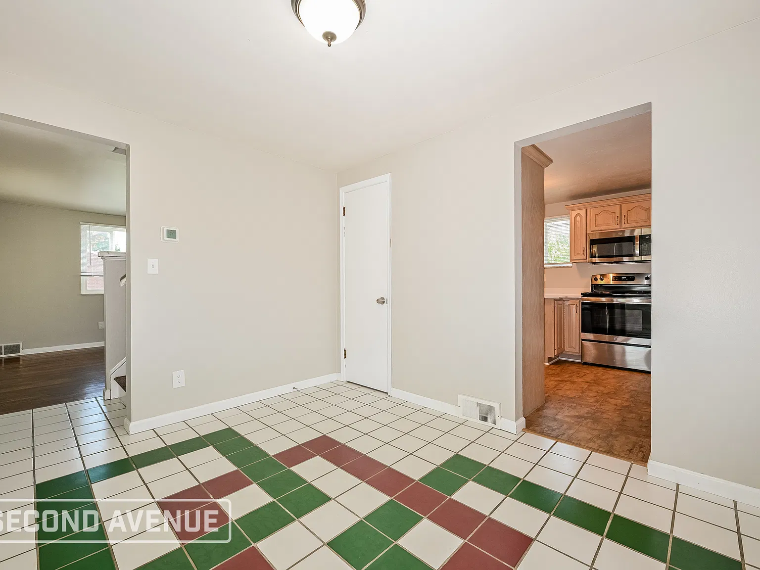 3 bed, 1.5 bath, 1100 sqft, $1,669 — Photo 4