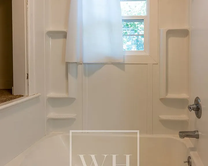 627 E Maple St — Photo 11