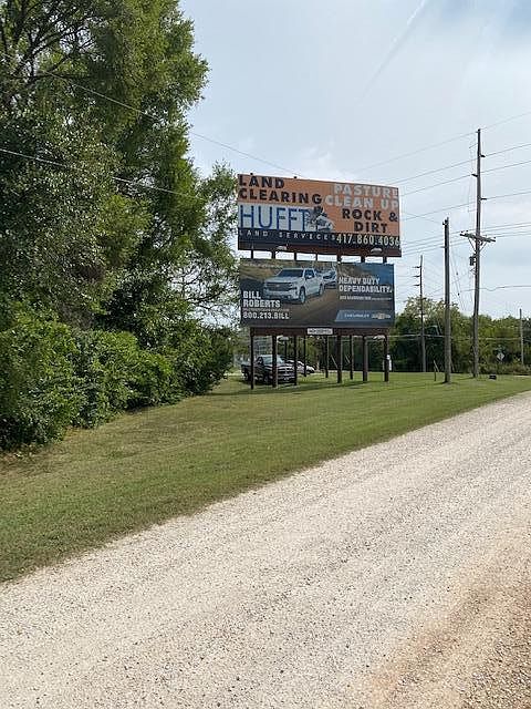2nd image of 3215 N Farm Road 143