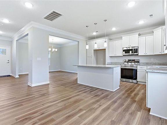 5th image of 2 Tiffany Ln