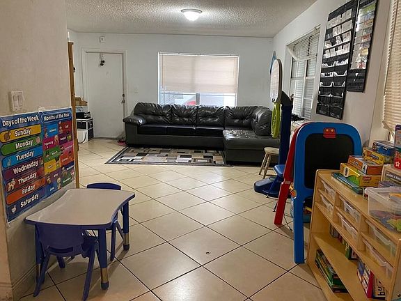 3rd image of 2415 Lincoln Street #106