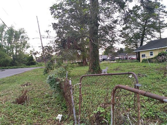 2nd image of 1705 Numa St