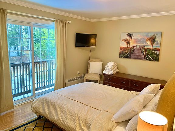 Queen bedroom