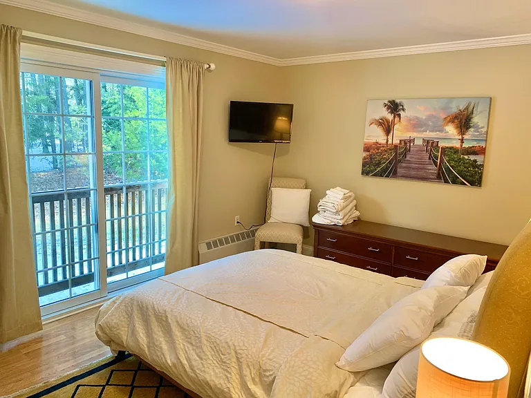Queen bedroom