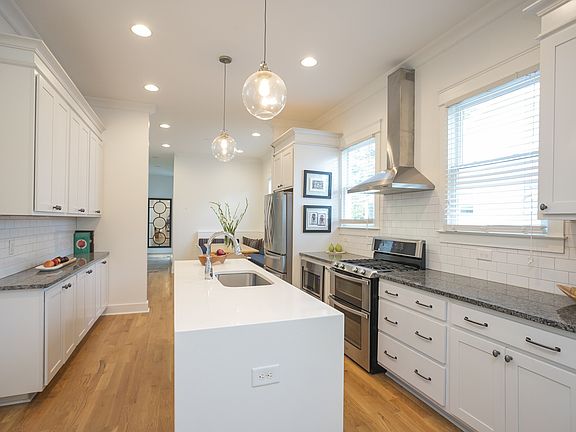 5th image of 410A Rosebank Ave