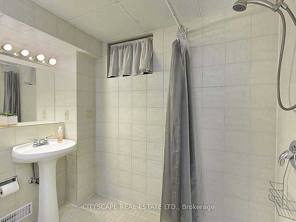 5th image of 48 Stevenharris Dr #Basement