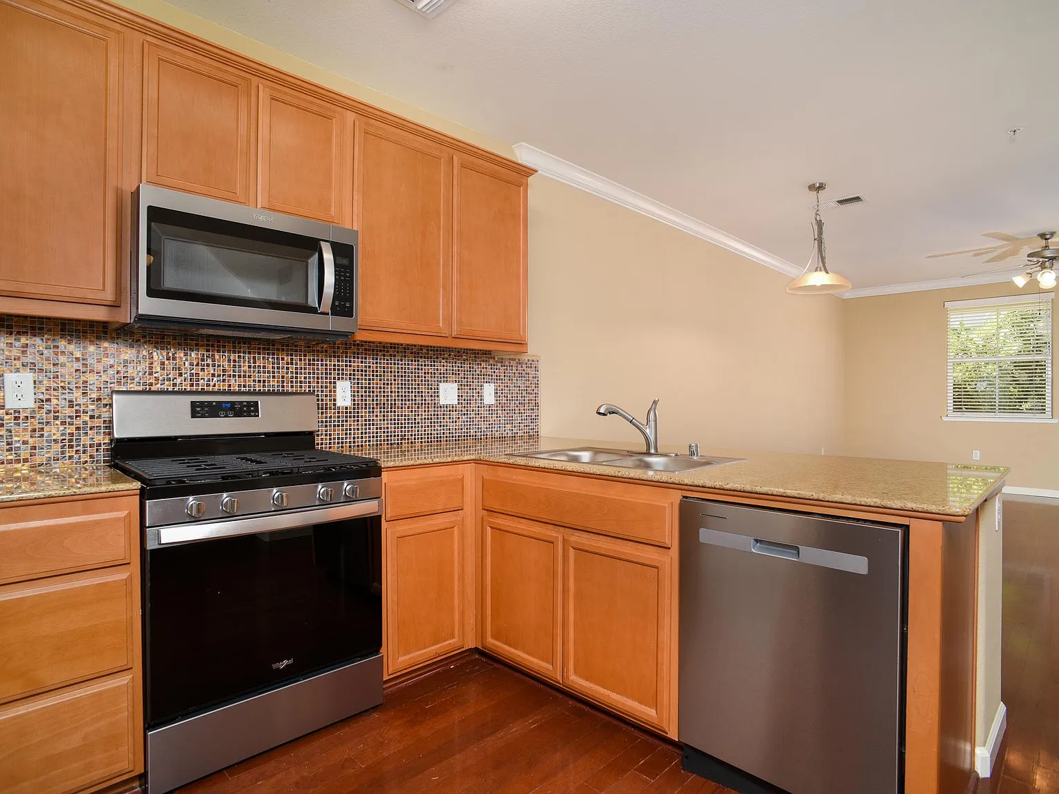 50 Regency Park Cir — Photo 2