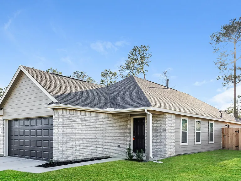 2704 Atlas Dr — Photo 3