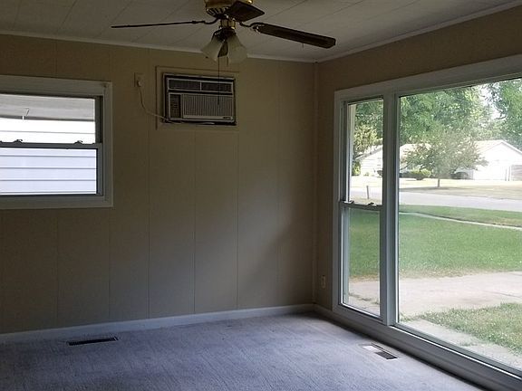 5th image of 1625 Columbian Ave