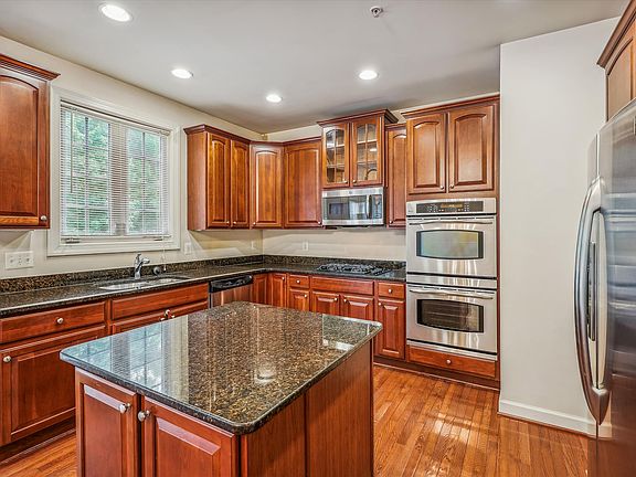 4th image of 18613 Hollow Crest Dr