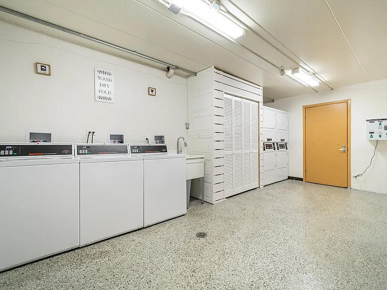 Regents Park Apartments — Photo 14