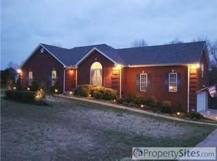 1331 Seymour Dr, Pleasant View, TN 37146