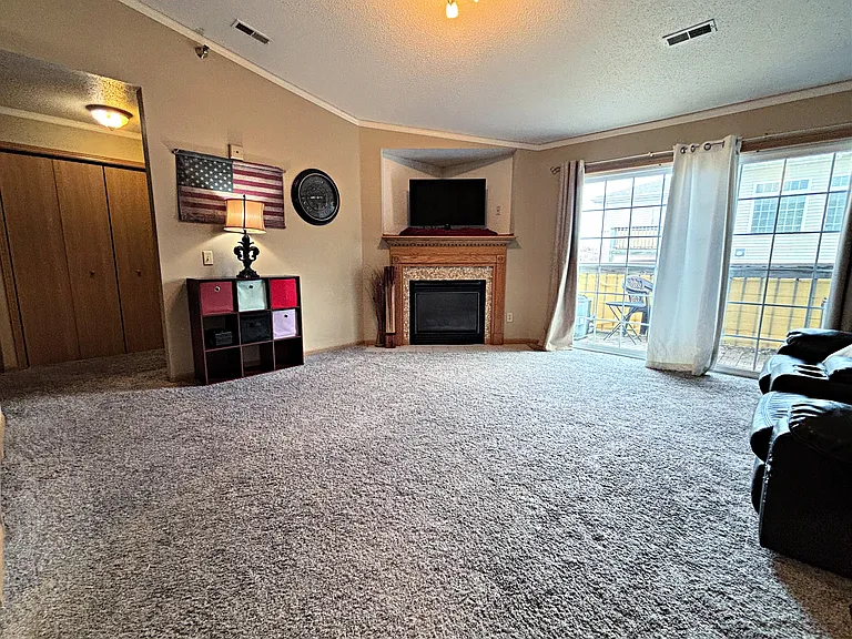 7430 S Louise Ave #301 — Photo 5