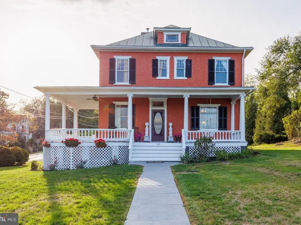152 S Court St, Luray, VA 22835
