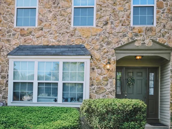 104 Camber Ln, Mount Laurel, NJ 08054